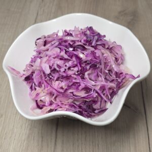 Салат из красной и белой капусты